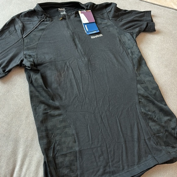 Reebok (never worn) Men’s shirt. - Picture 2 of 7